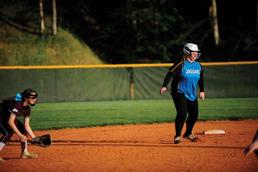 Grace Martin (baserunning).jpg